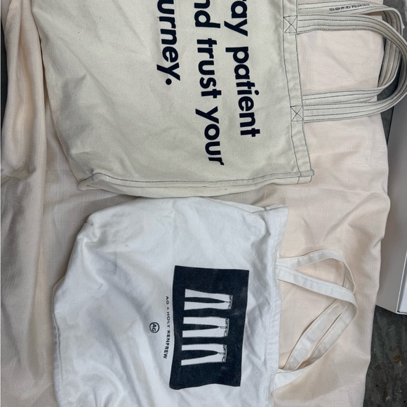 AG x Holt Renfrew Canvas Tote Set – 2 Bags - Picture 3 of 14